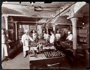 Cocineros trabajando en la cocina de los Fabricantes de Chocolate Maillard, 116-118 West 25th Street, Nueva York, 1902